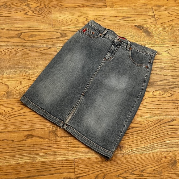 Classic [GUESS] Vintage Denim Pencil Skirt | Blue Jean Mini Skirt | 30 · Medium - Picture 3 of 13